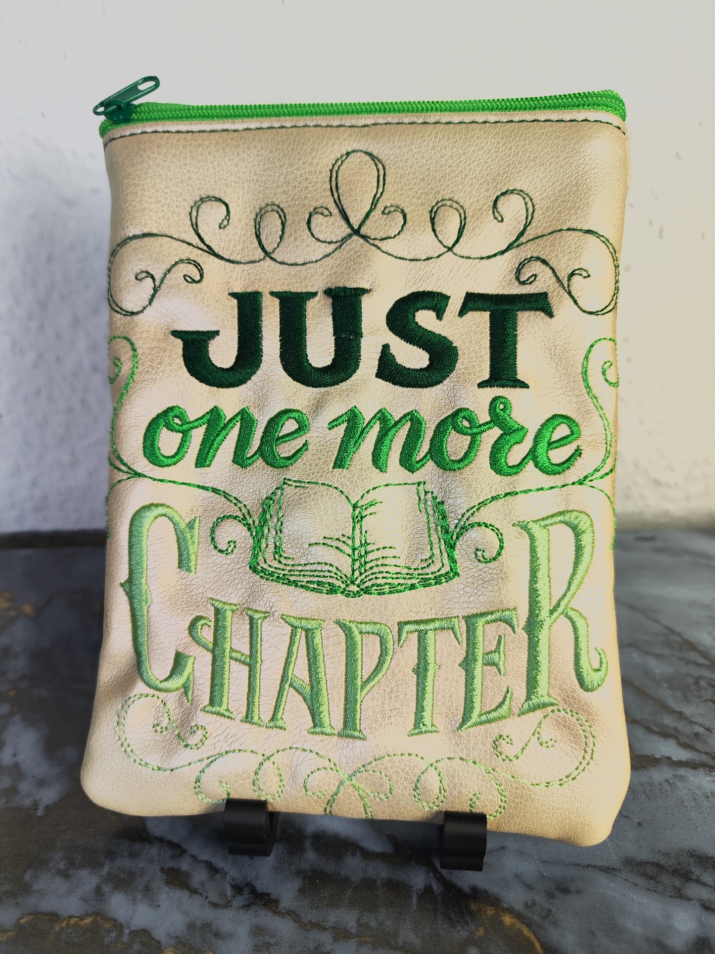 Just one more chapter - Ebook-Reader-Tasche